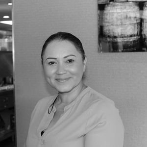 Meet your Posher, Romelia